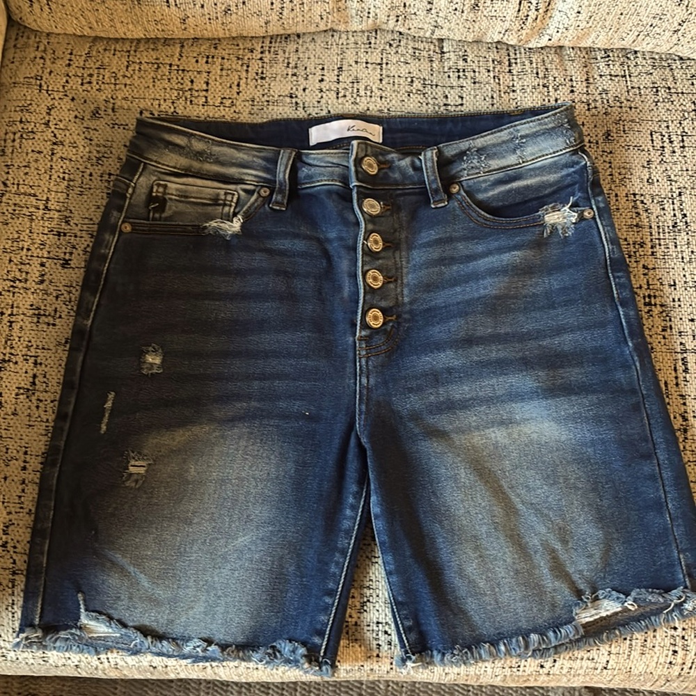 Kancan shorts size large. Fits like a 30